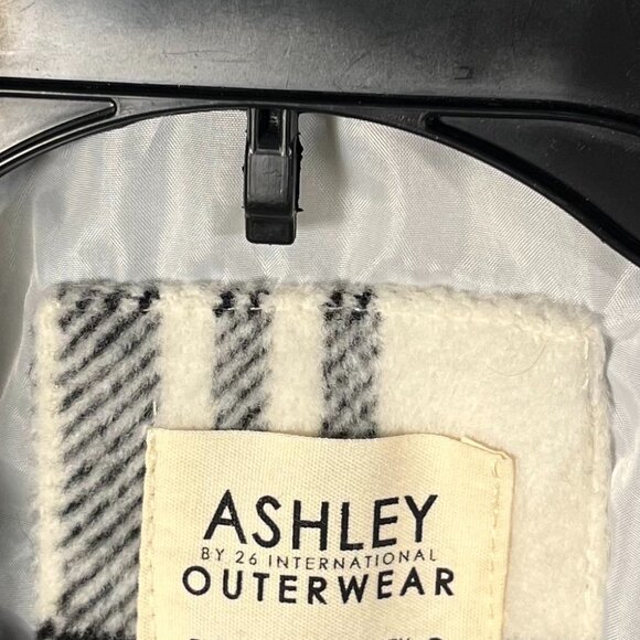 Women's Wool Winter Coat. Faux fur trim hood, drawn string waist. - Picture 3 of 6